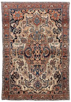 An antique Feraghan carpet, ca 294 x 201 cm.