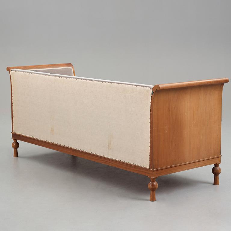 Swedish Grace, soffa, 1920-30-tal, enligt uppgift vinst i Stockholm Stads hantverkslotteri 1920-tal.
