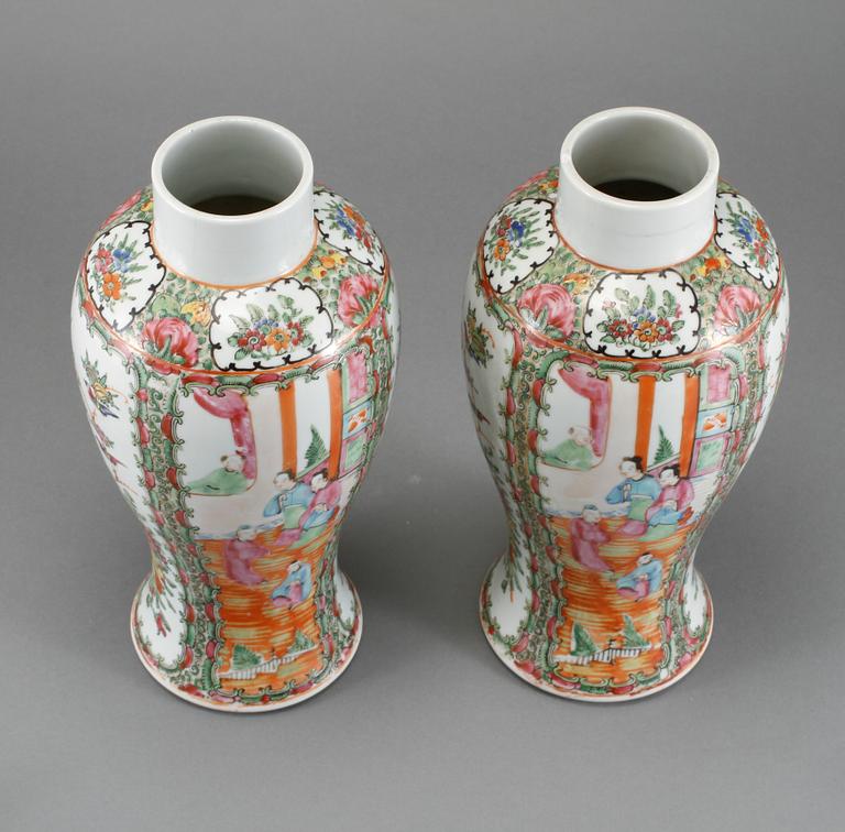 LOCKURNOR, ett par, porslin, Kina, Kanton, 1800-tal.
