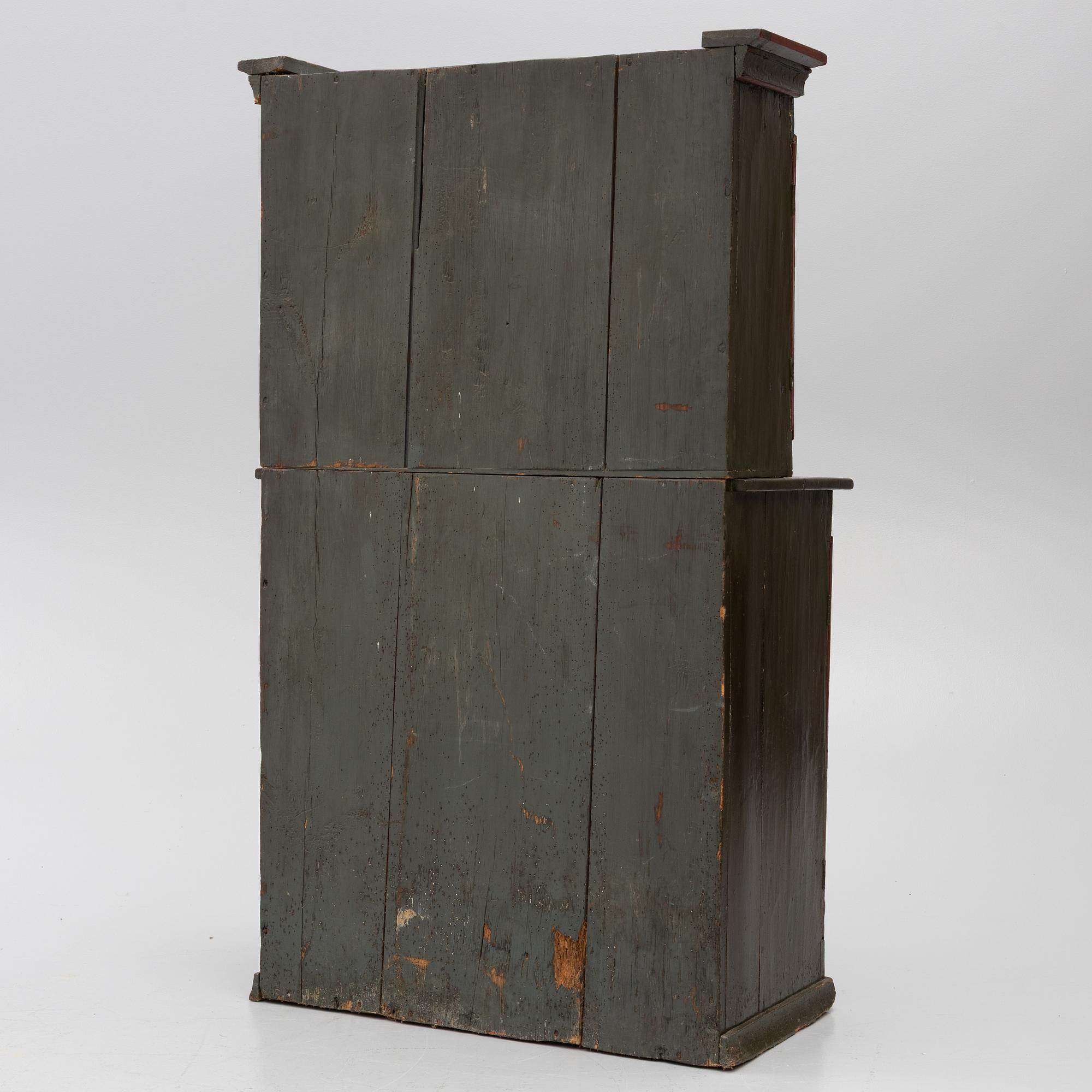 Pine cupboard, folk art, early 19th century.
