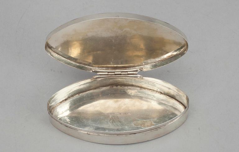 SNUSDOSA, silver, E. Nordin Sundsvall, 1840-tal. Vikt ca. 64 g.