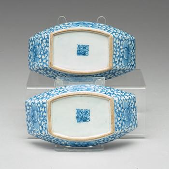 A pair of blue and white teaboats, Qing dynasty, 19th Century.