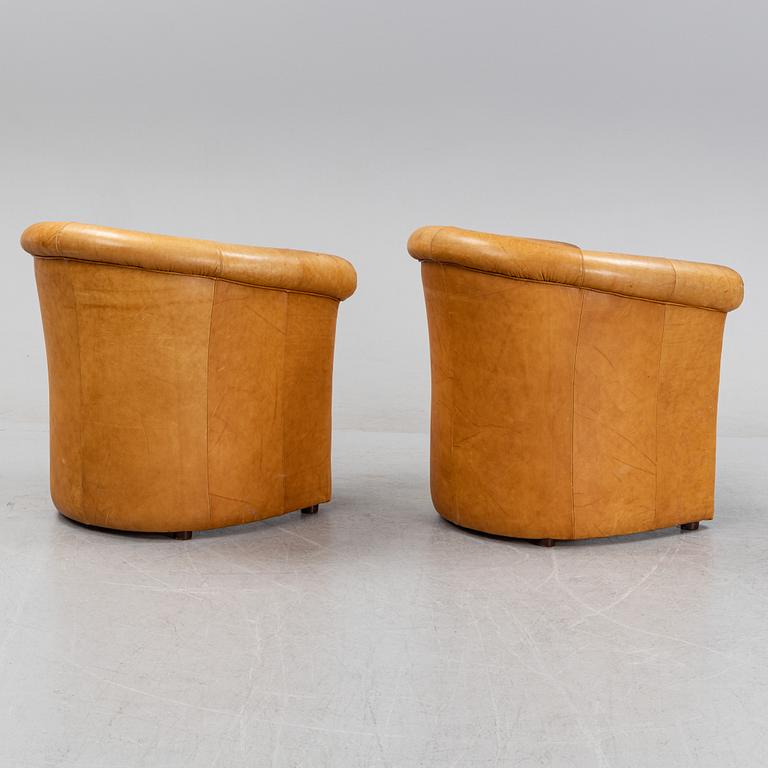 A pair of leather lounge chairs from Futura, Italy, late 20th Century.