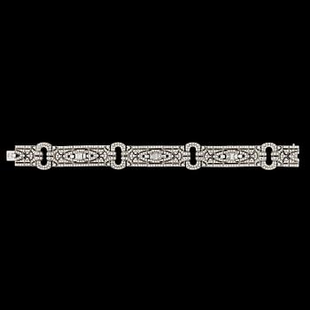 ARMBAND, briljant- och smaragdslipade diamanter, tot. ca 6 ct.