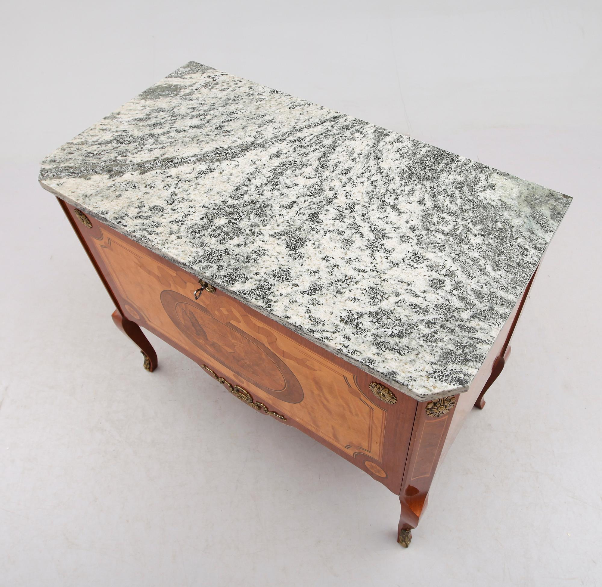 BYRÅ, gustaviansk stil, 1900-talets andra hälft.