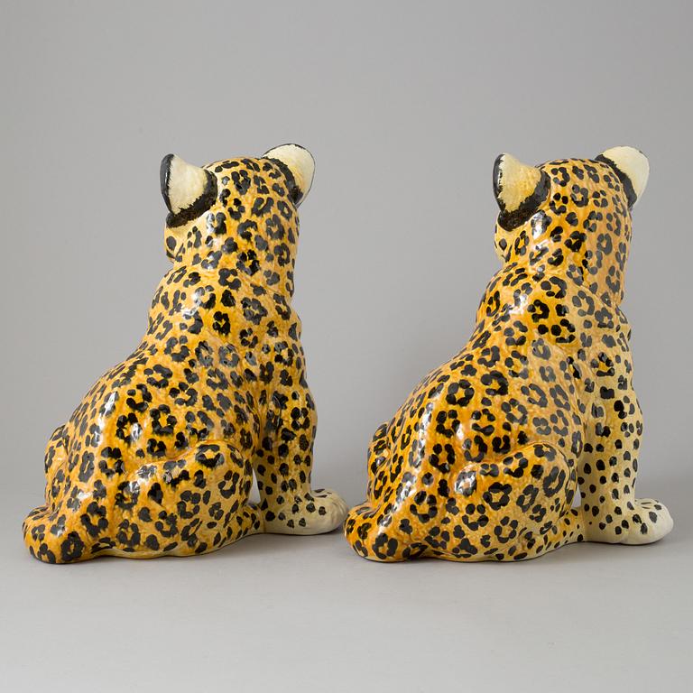 A pair of 70s italian porcelain figurines.