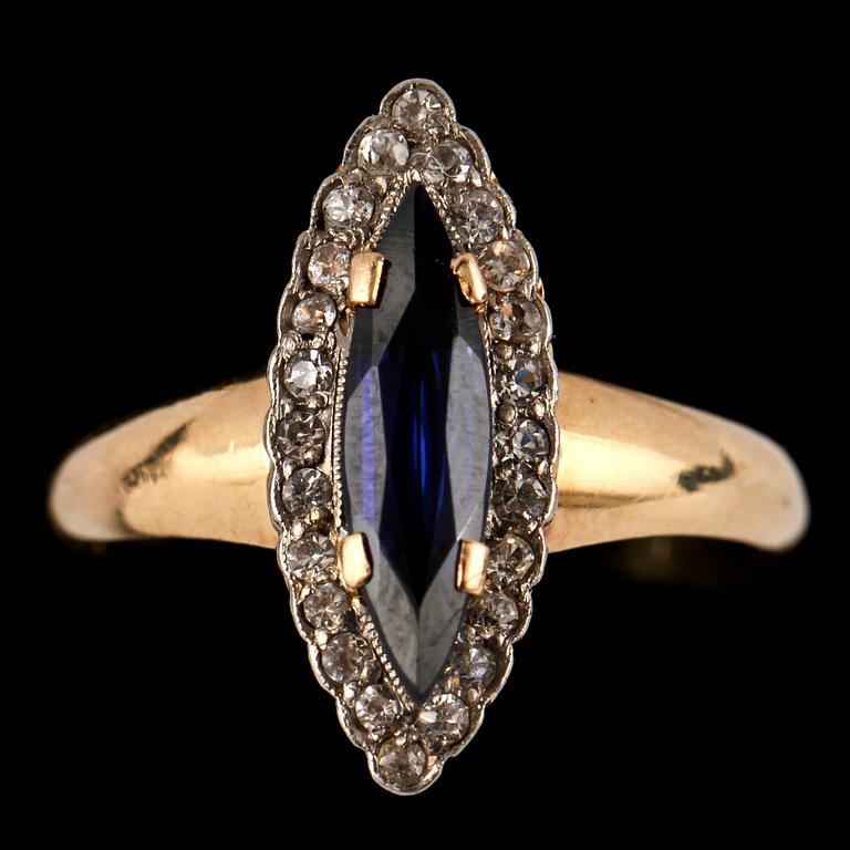 RING, 18k guld och platina, blå safir samt 24 briljantslipade diamanter, Gustav Dahlgren & Co, Malmö, 1912. Vikt 3 g.