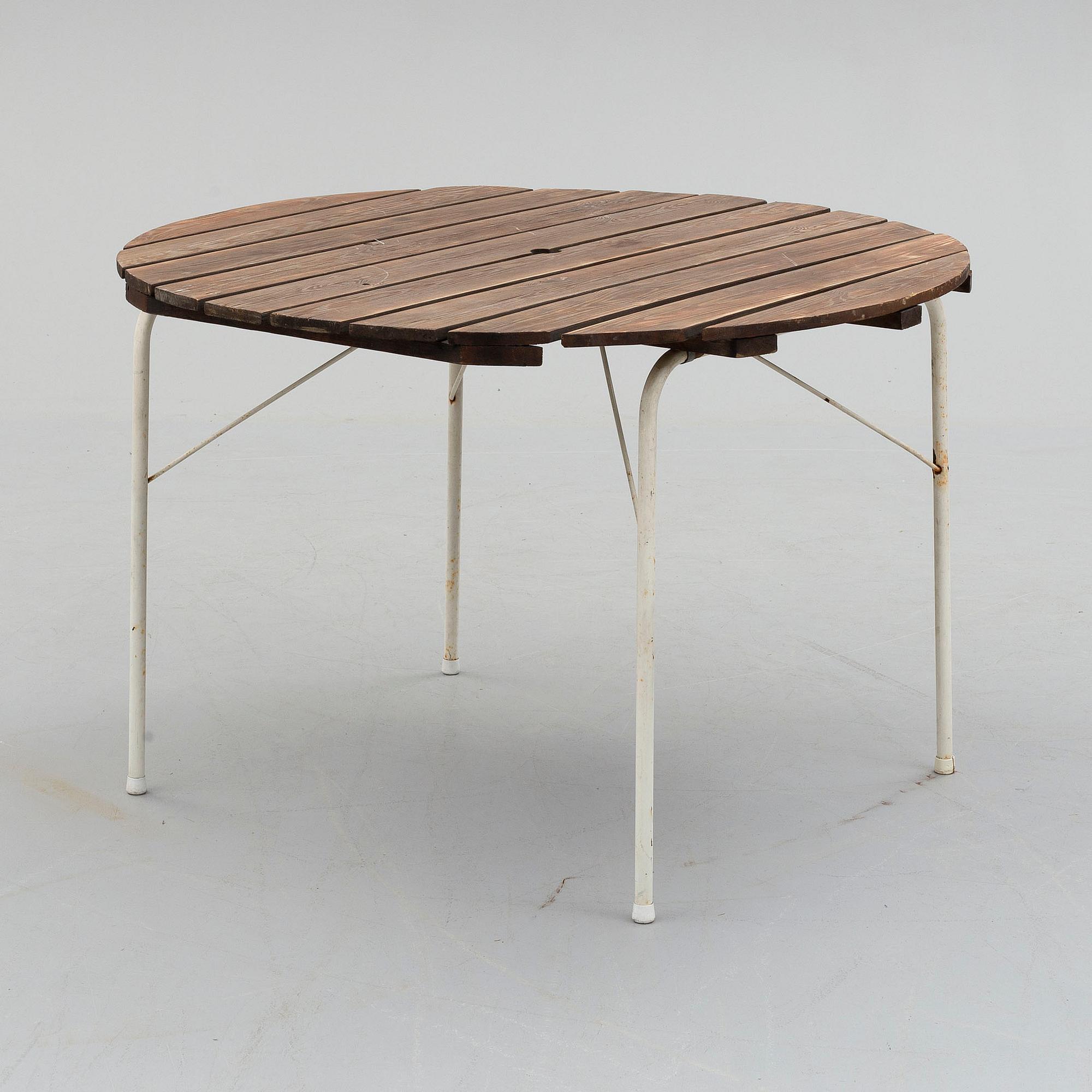 a 5 piece set of 1960's garden furniture.