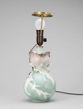 BORDSLAMPA, porslin, jugend. Nils Emil Lundström, Rörstrand, omkr 1900.