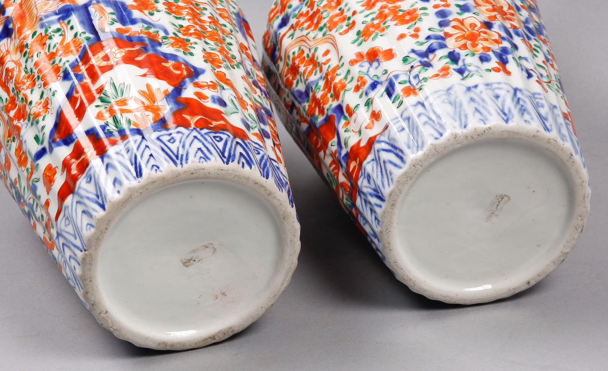 VASER, ett par, porslin, Imari, Japan.