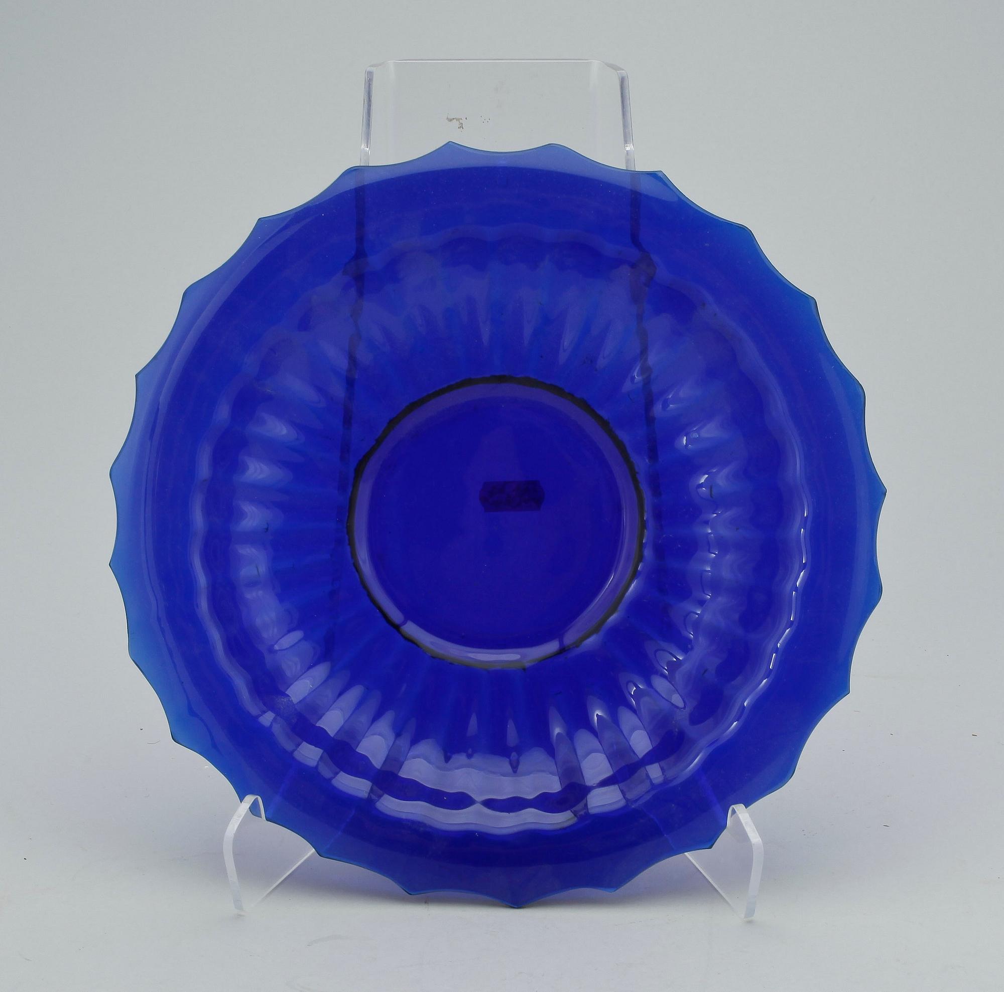 SKÅLFAT. Glas, Kina. Sk pekingglas.