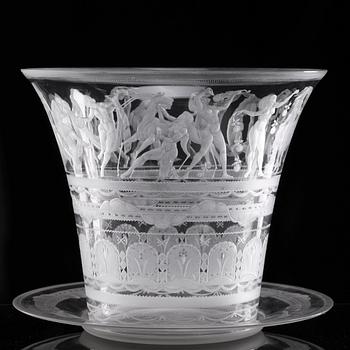 Simon Gate, an engraved glass bowl with plate, Orrefors, Sweden 1923, model 122.