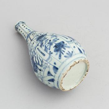 A Chinese blue and white kraak porcelain 'flying horse' bottle vase, Ming dynasty, Wanli (1572-1620).