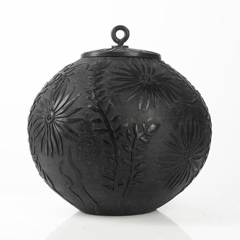 Anja Notini, an urn with cover, own workshop, Saltsjö-Boo.