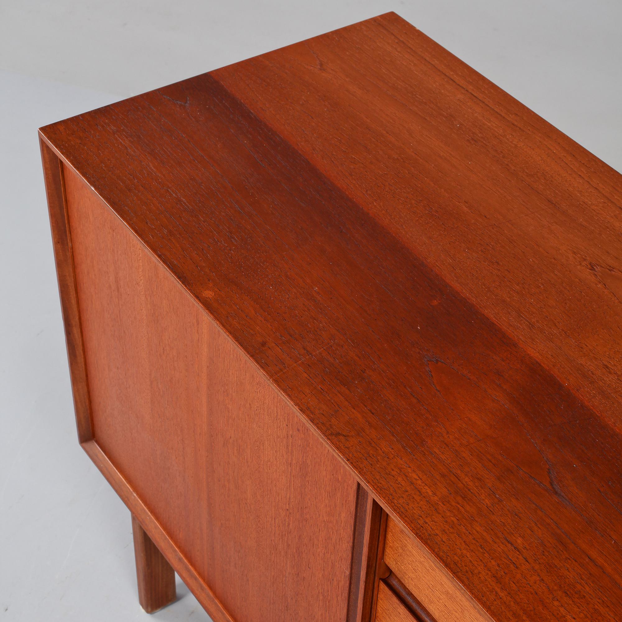 SKÄNK / SIDEBOARD, teak, 1900-talets tredje kvartal.