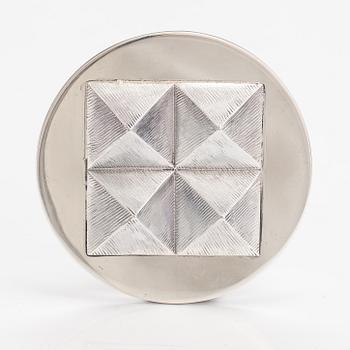 Kaija Aarikka, Brosch, sterlingsilver, numrerad 5/8. Alpo Jääskeläinen, Helsingfors 1972.