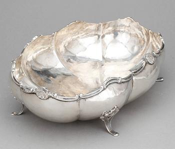 FRUKTSKÅL, sterlingsilver, rokokostil, Peru, 1900-tal. Vikt ca 700 gram.