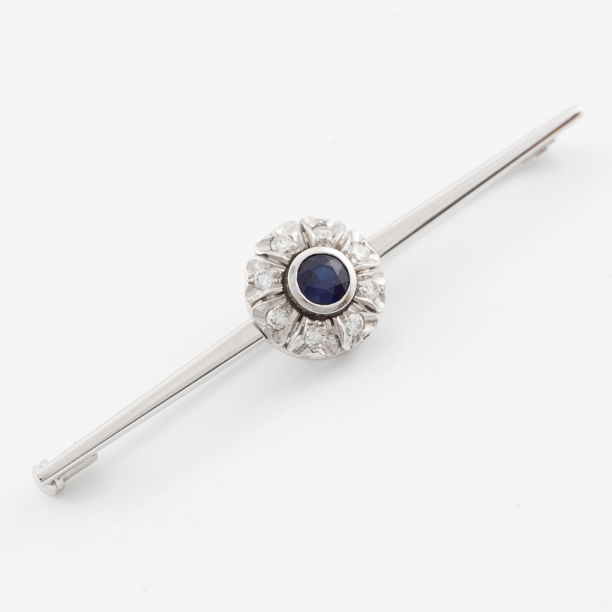 Brooch/pendant, 18K white gold with sapphire and brilliant-cut diamonds.