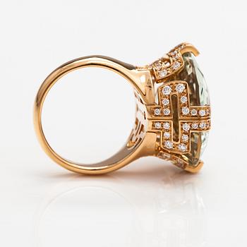 Bulgari, An 18K gold ring "Parentesi" with a green quartz and ca. 0.70 ct of brilliant cut diamonds in total.