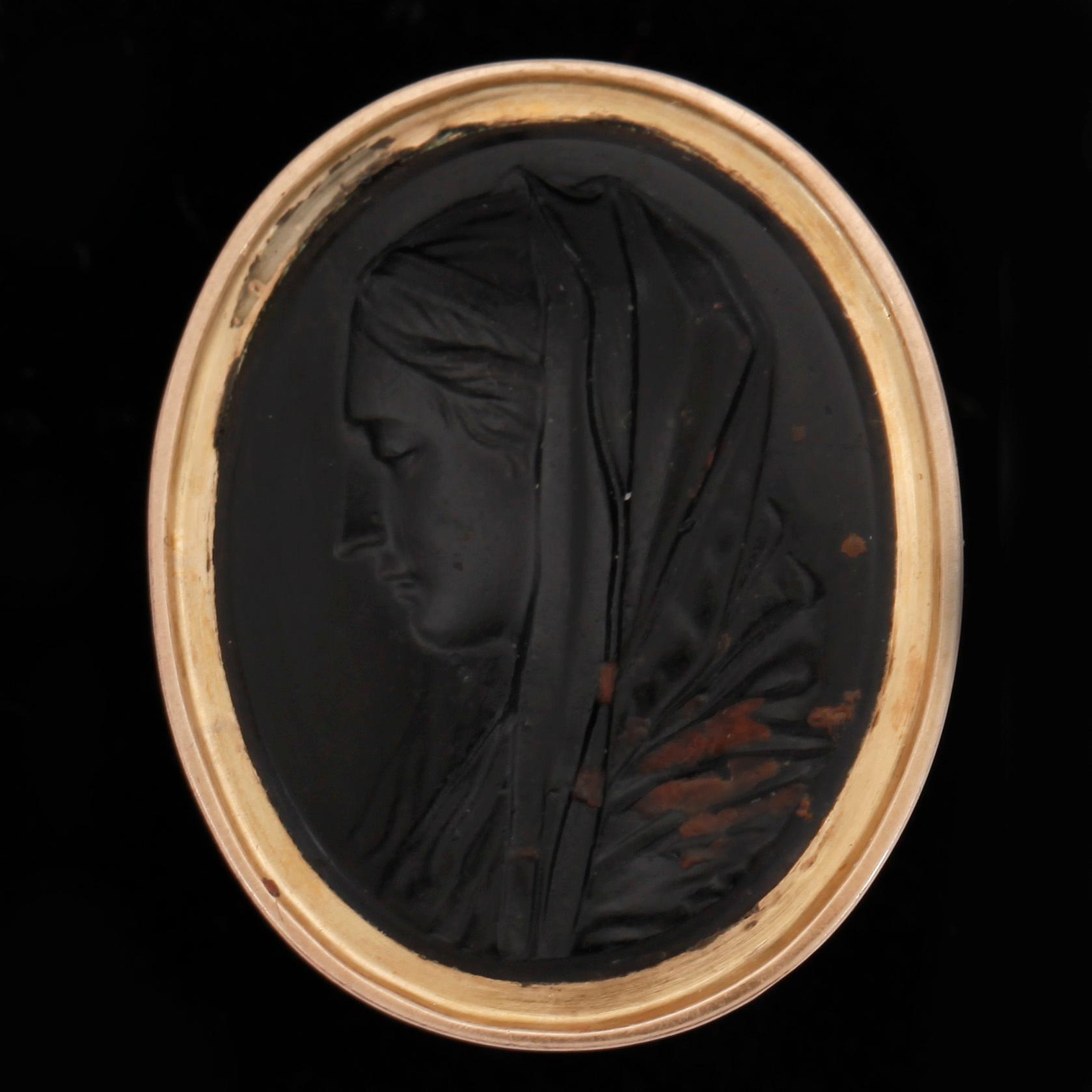 PETSCHAFT, guld, intaglio av sten, 1800-tal. Tot ca 9 gram.