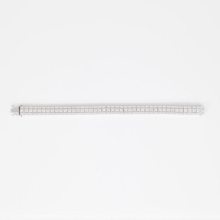 ARMBAND med briljantslipade diamanter totalt 6.35ct. Kvalitet G-H/VS-SI.