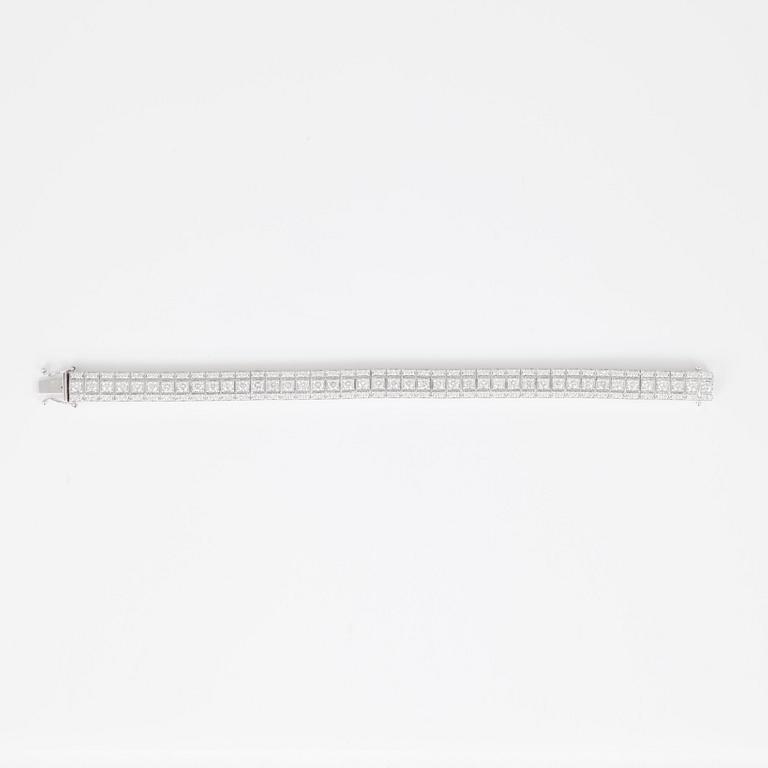 A brilliant-cut diamond bracelet.  Total carat weight circa 6.35cts.