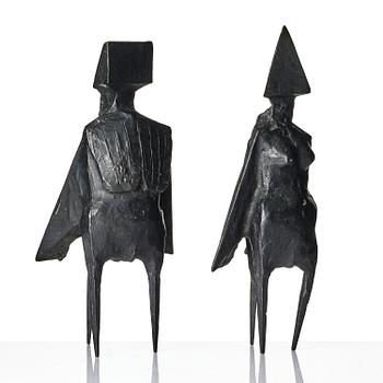 Lynn Chadwick, "Pair of standing figures".