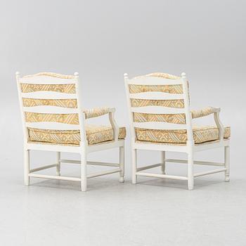 Karmstolar, ett par, sk. Gripsholmsmodell, sent 1900-tal.