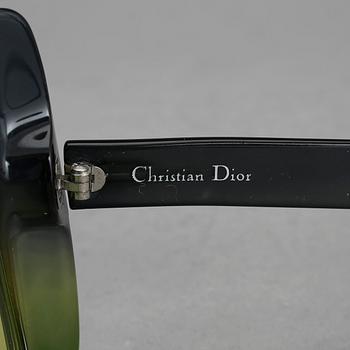 SOLGLASÖGON, 3 st, Christian Dior.