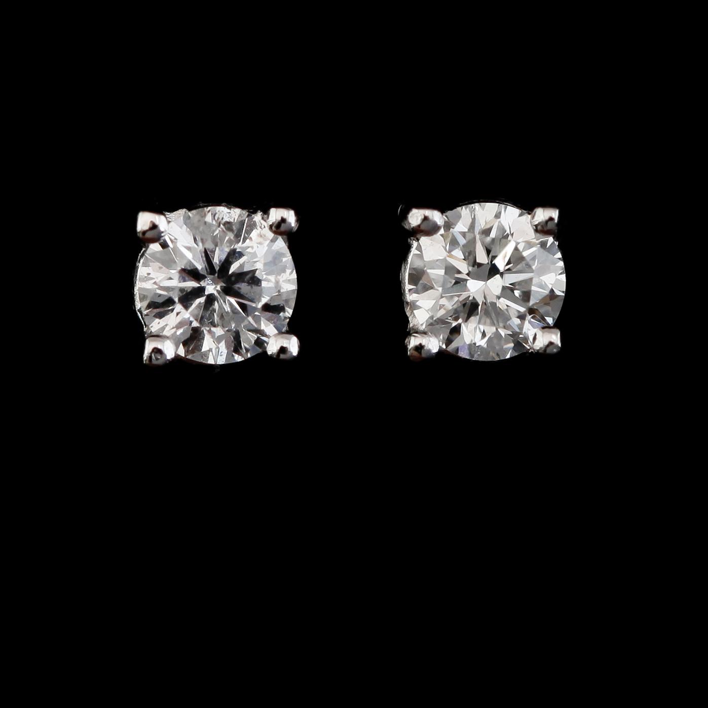 ÖRHÄNGEN, 1 par, 18K vitguld, briljantslipade diamanter tot ca 0.28 ct.