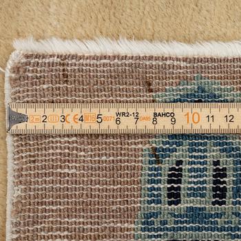 Matta, semiantik Kina, ca 267 x 185 cm.