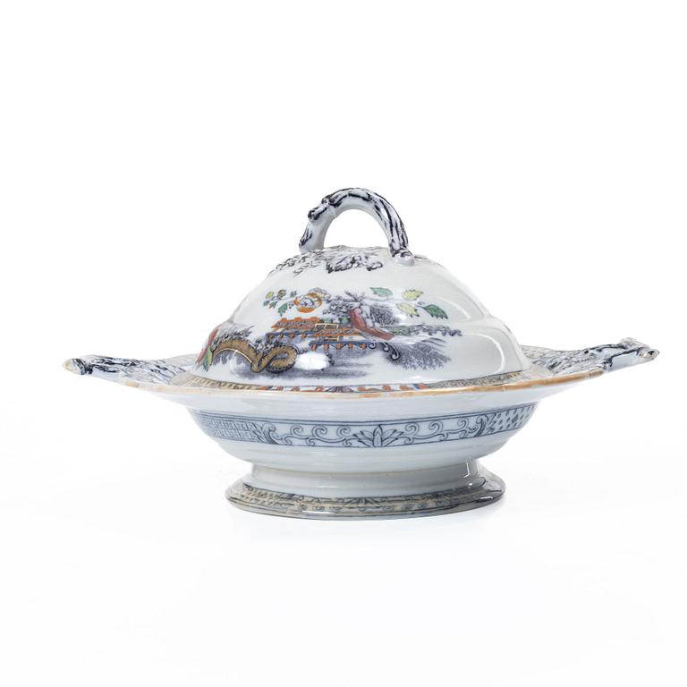 A Swedish "Japan" creamware dinner service, Rörstrand, 1866-1925. (c. 80 pieces).