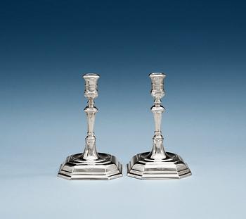 888. A pair of German late 17th/early 18th century silver candlesticks, unidentified makers mark possibly Hamburg.