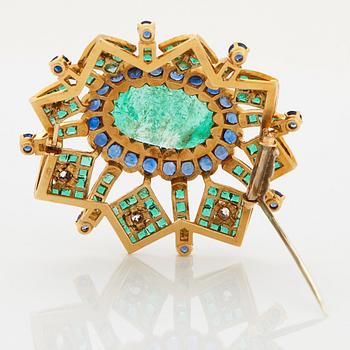 An 18K gold brooch set with an oval emerald and old cut diamonds.