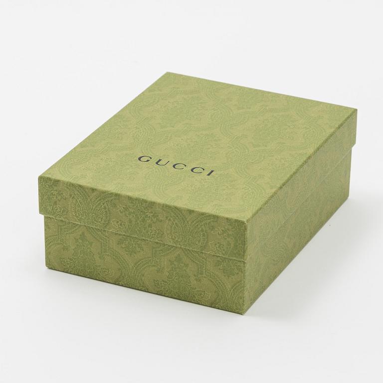 Gucci, a 'Flora' twill silk scarf.
