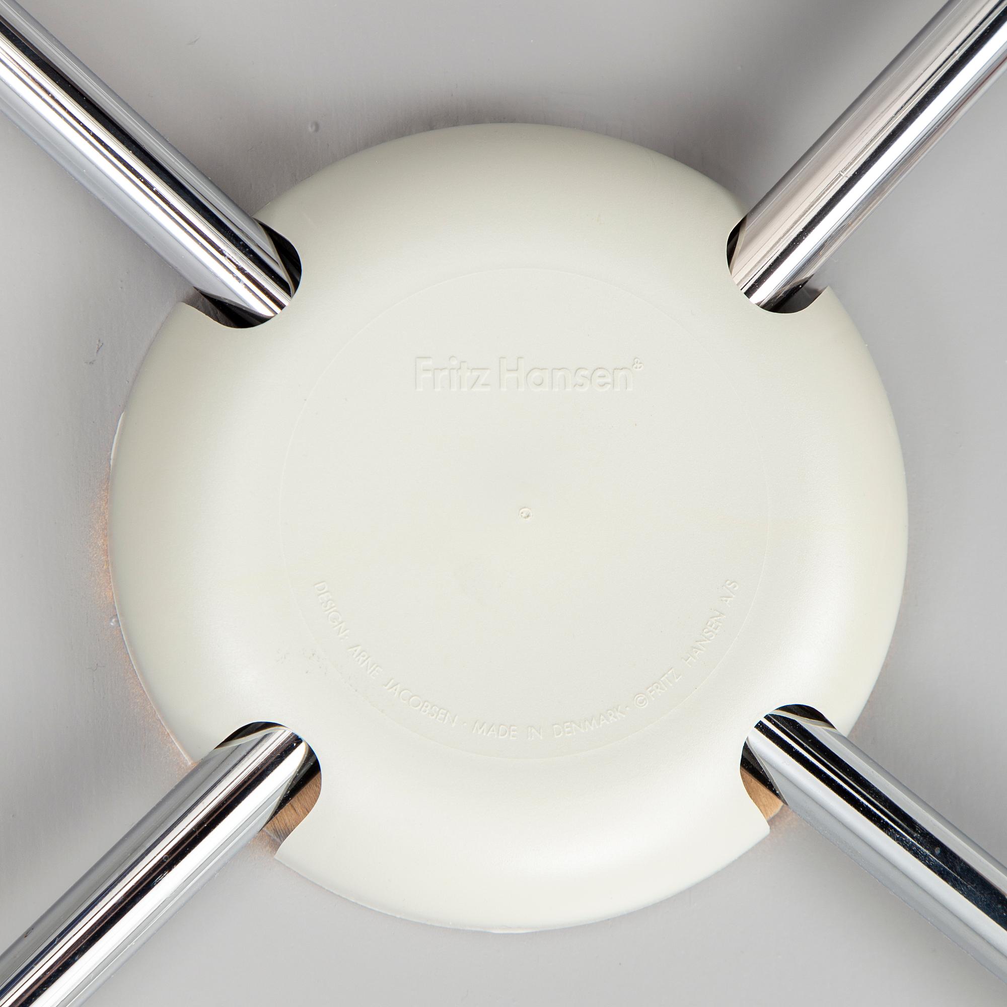 ARNE JACOBSEN, four 'Series 7' chairs from Fritz Hansen, Denmark.