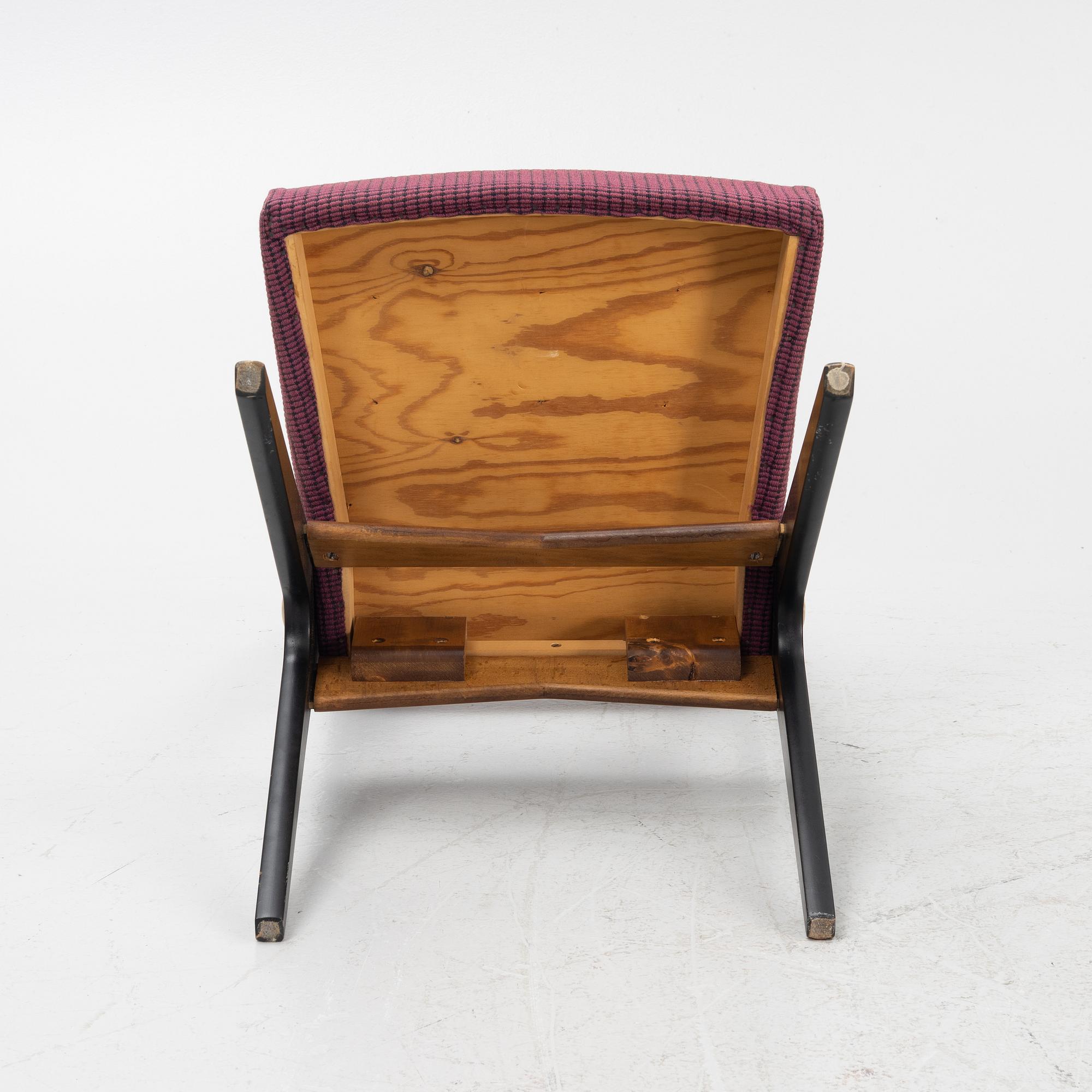 Dining table and four chairs, mid-20th century.