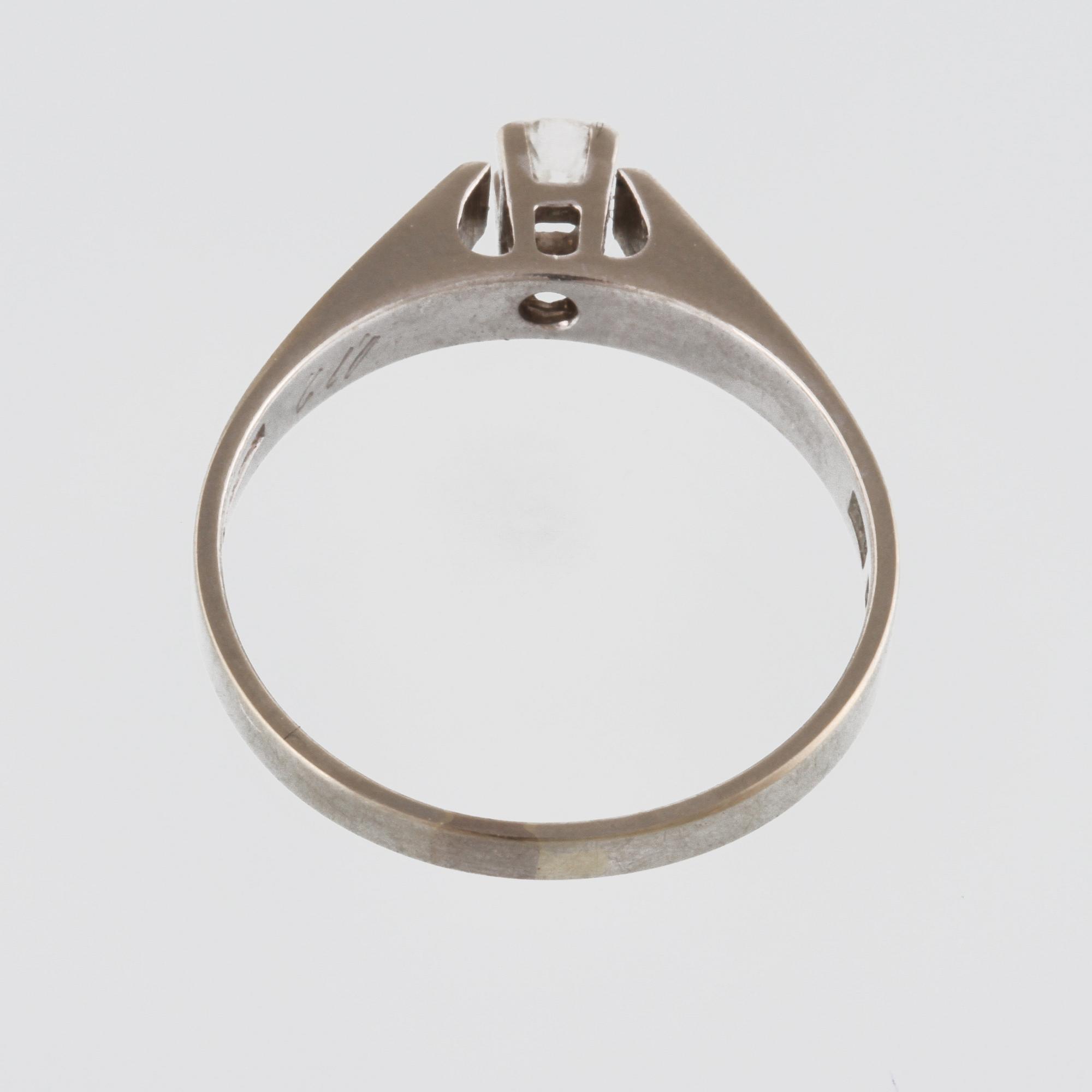 RING, 18K vitguld med briljantsliapad diamant 0.12 ct, Gustav Dahlgren & Co, Malmö, 1969. Vikt 2,7 gram.
