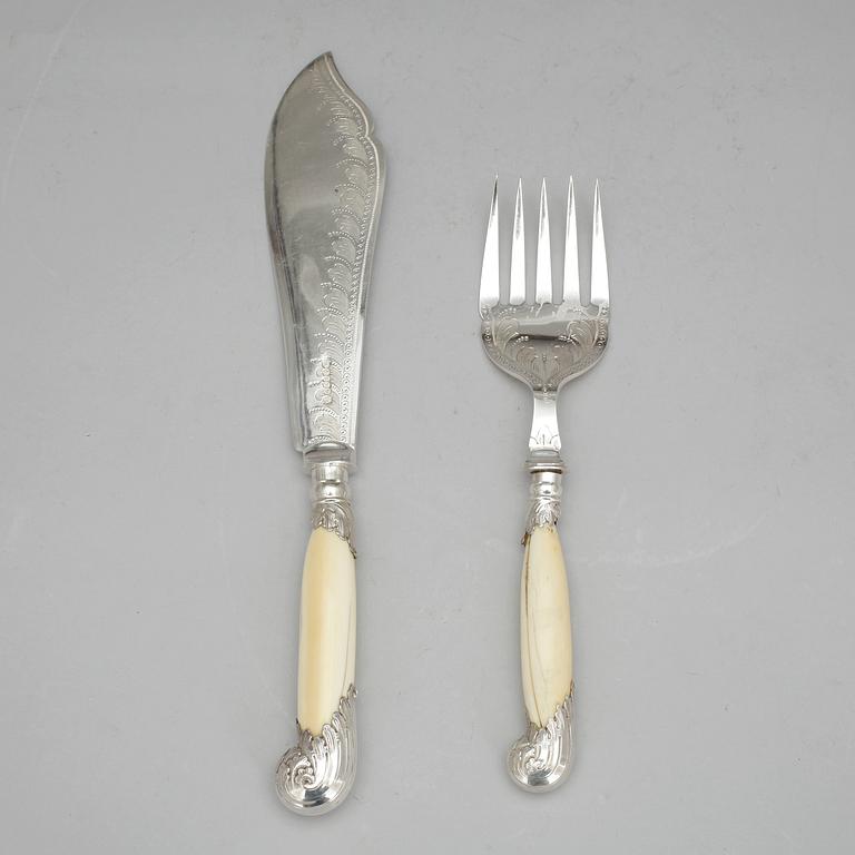 UPPLÄGGNINGSBESTICK, pläter och ben, England, omkring sekelskiftet 1900.