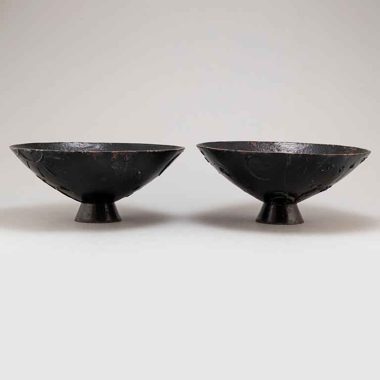 OLOF HULT, trädgårdsurnor, ett par, "Mikrokosmos", Näfveqvarns Bruk.