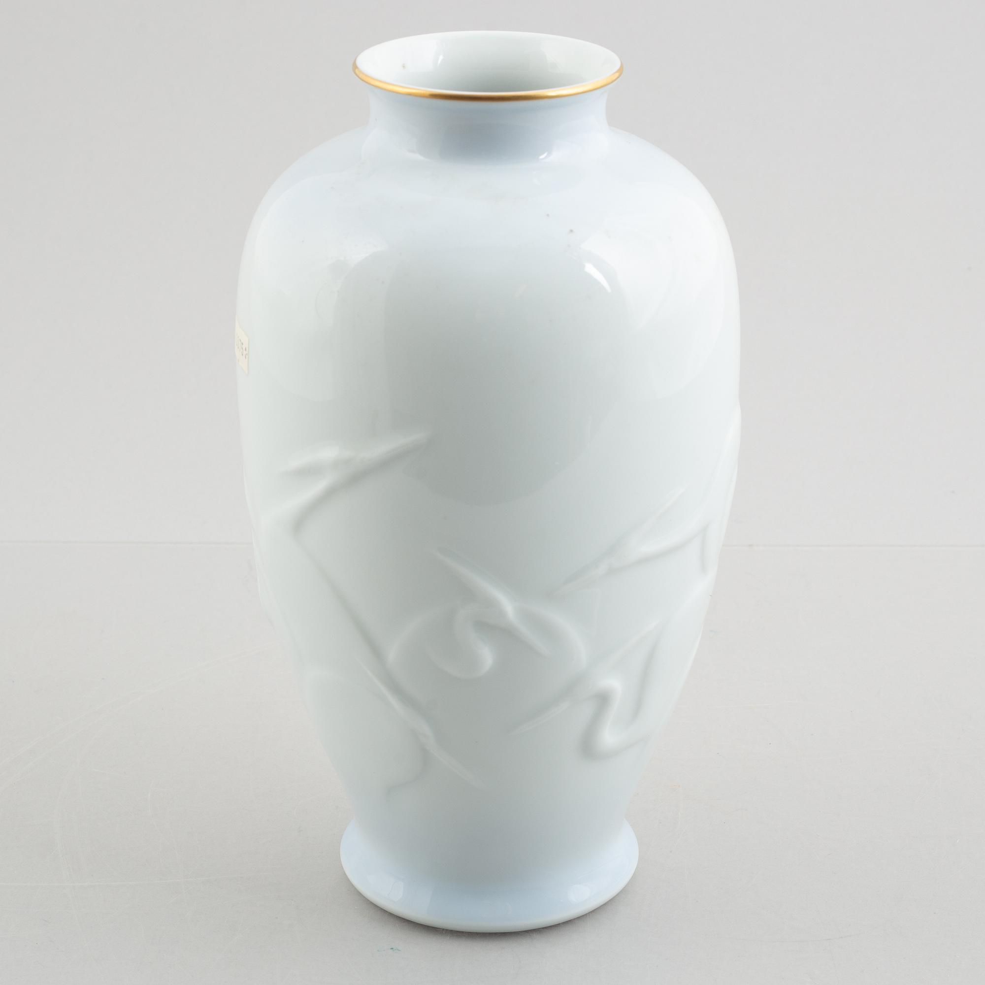 A porcelain vase, Fukagawa Porcelain Manufacturing Company, Japan, second half of the 20th century.