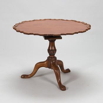 An English 17th-century tilt-top table.