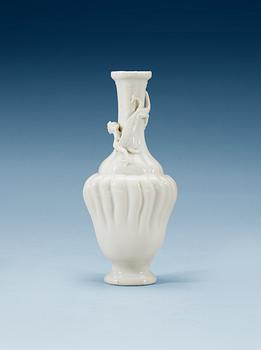 A blanc de chine vase, Qing dynasty, Kangxi (1662-1722).