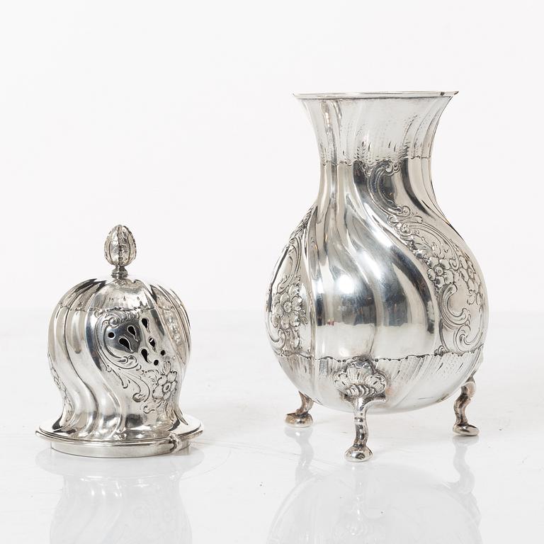 Sockerruska, silver, rokokostil, Danmark omkring år 1900.