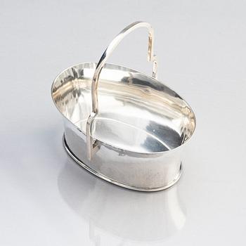 Gunnar Cyrén, a silver suger-bowl with handle, Gävle 1989.