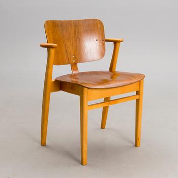 ILMARI TAPIOVAARA, skrivbord och stol, "Domus" Keravan Puuteollisuus 1900-talets mitt.