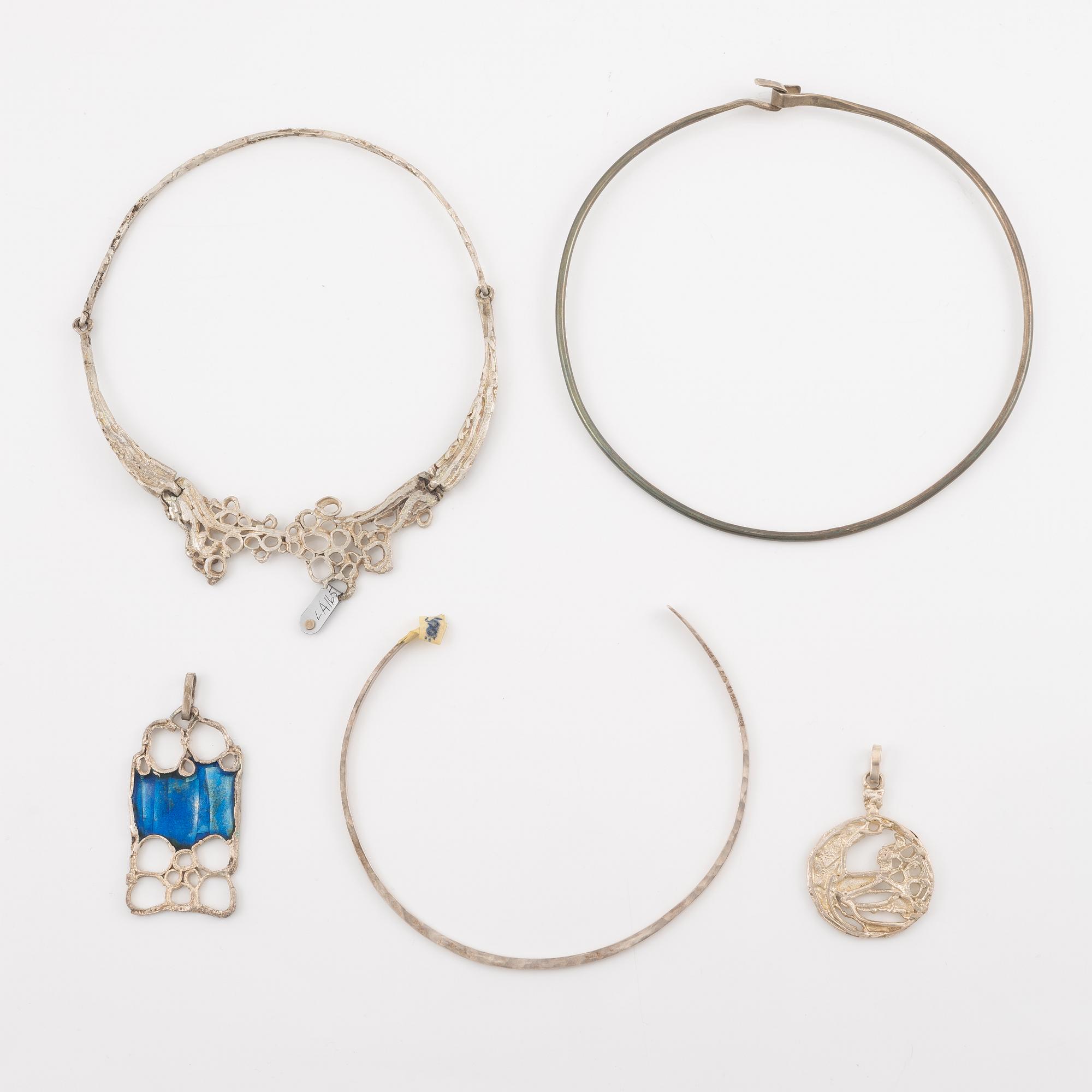 Lars Arby, three neck rings and two pendants, silver with enamel.