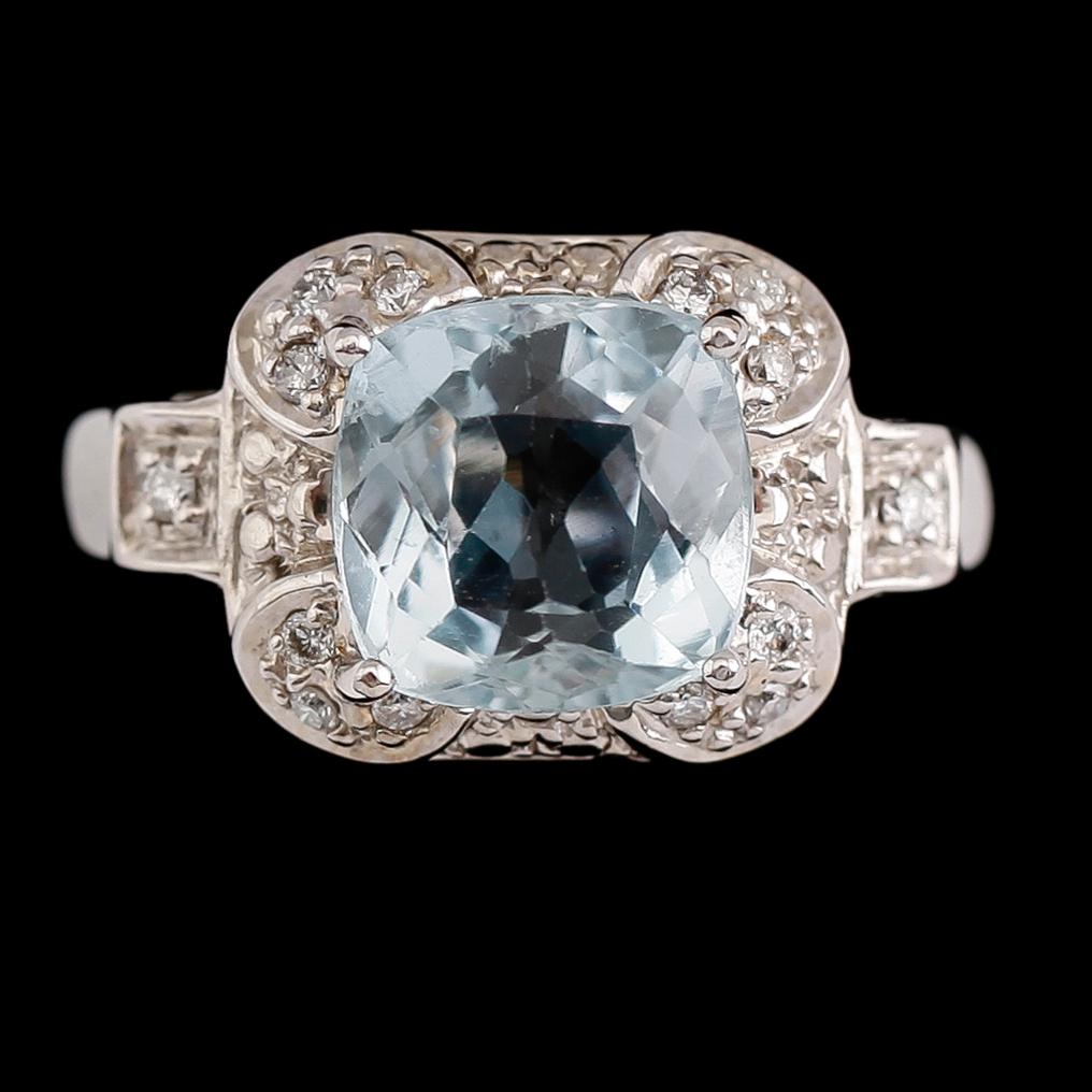RING, 14 k guld, akvamarin ca 4.17 ct, mindre diamanter.