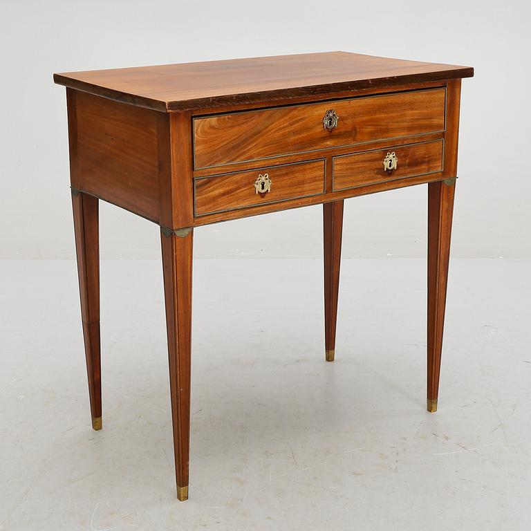 DAMARBETSBORD, sengustavianskt, omkring år 1800.