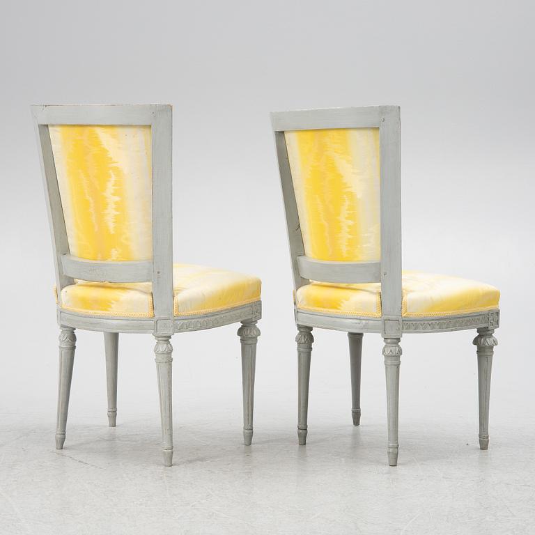 Stolar, ett par, gustavianska, av Erik Holm, (1734-1814, mästare i Stockholm) 1700-talets andra hälft.